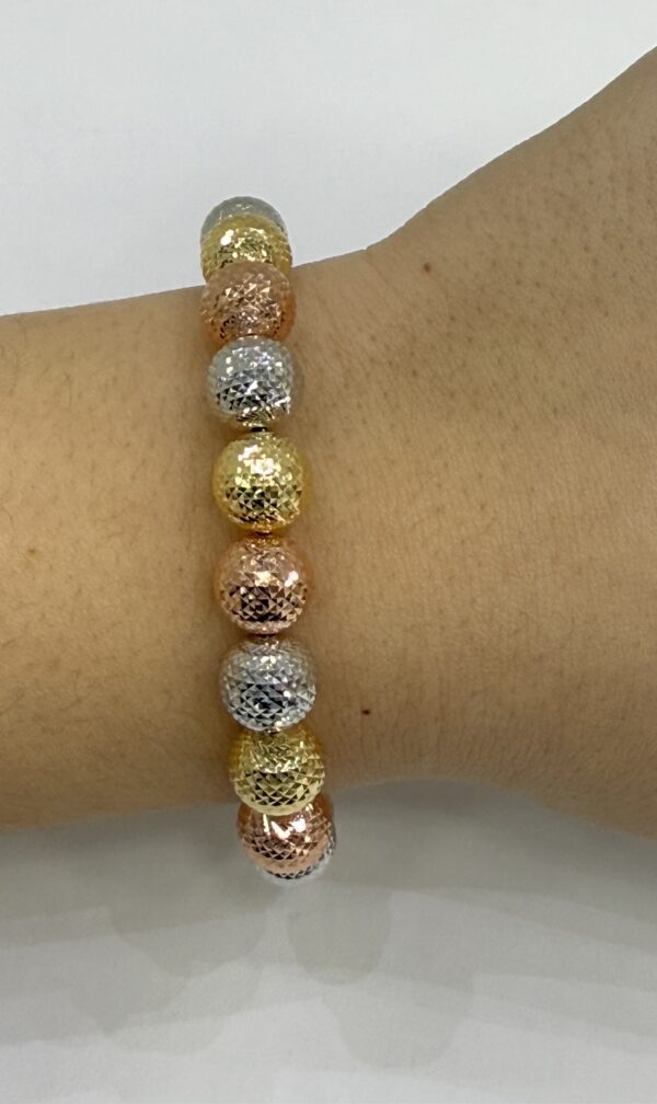 DCC32F0D-5237-46E7-97B5-9F605517F9CB