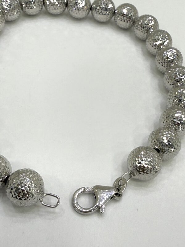 E85F6208-DA4C-4FEE-9725-9F0F0446F122