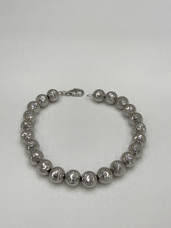 F931B5BB-D6E4-450E-A48F-1013BF479B61