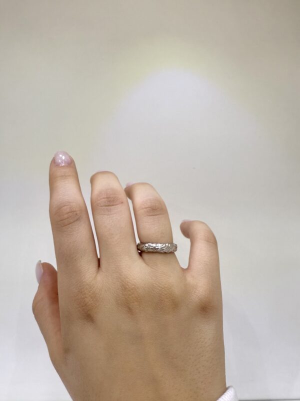 7D3039B7-66B4-4FC5-B2CD-C57261161CAD