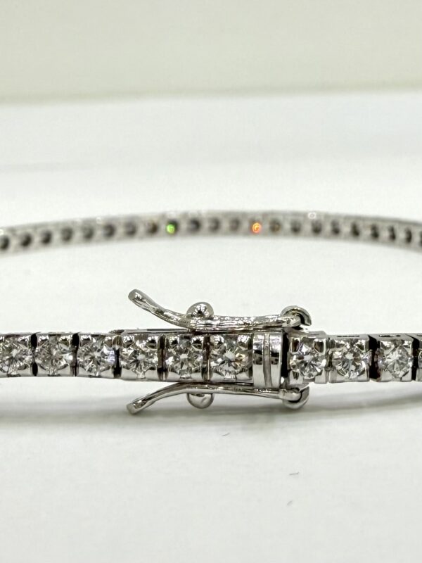 8AB5A33A-0FCB-4566-B8B7-28DE41CAC9F3