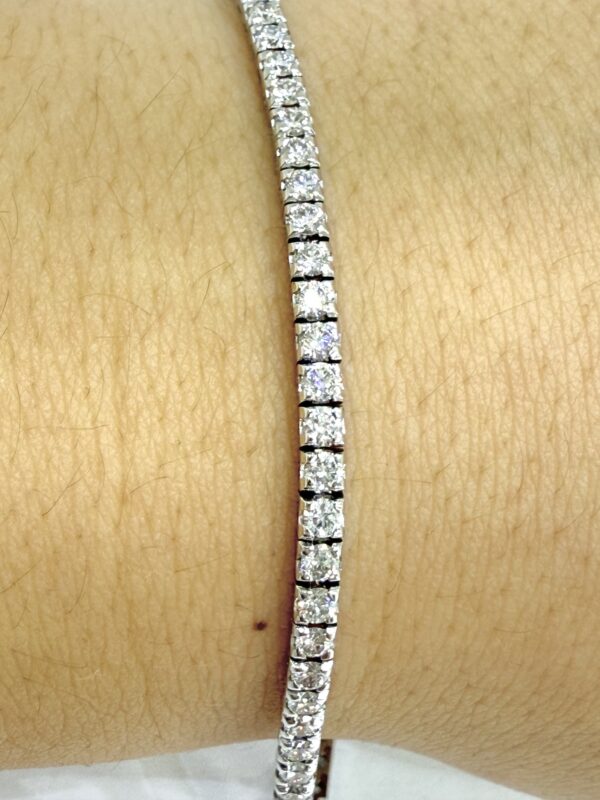 B4A9E55B-2520-40AA-AB1E-9E8D1C806C3C