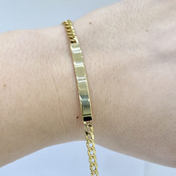 CCF2D48A-117D-417C-809E-4E50772DFBD3